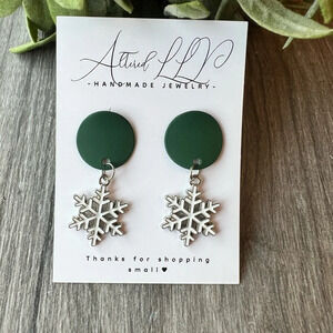 Dark Green With Snowflake